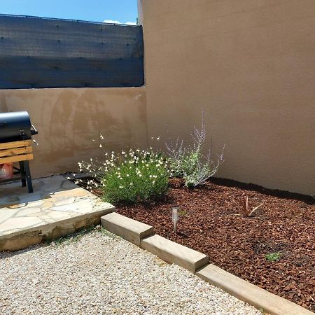 Studio Independant Dans Villa Neffies Exterior photo